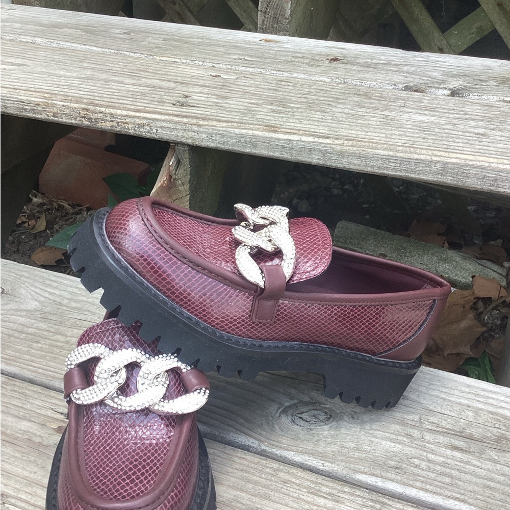 Karl Lagerfeld Burgundy Snake-Embossed Loafers with Silver Chain - Picture 3 of 7